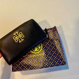 ❤️ SOLD! ❤️ Tory Burch NWT Britten Zip Wallet